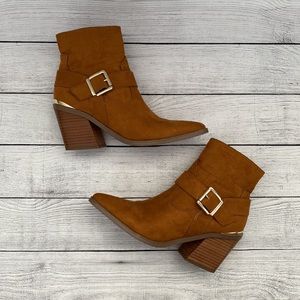 Steve Madden Brown Booties!